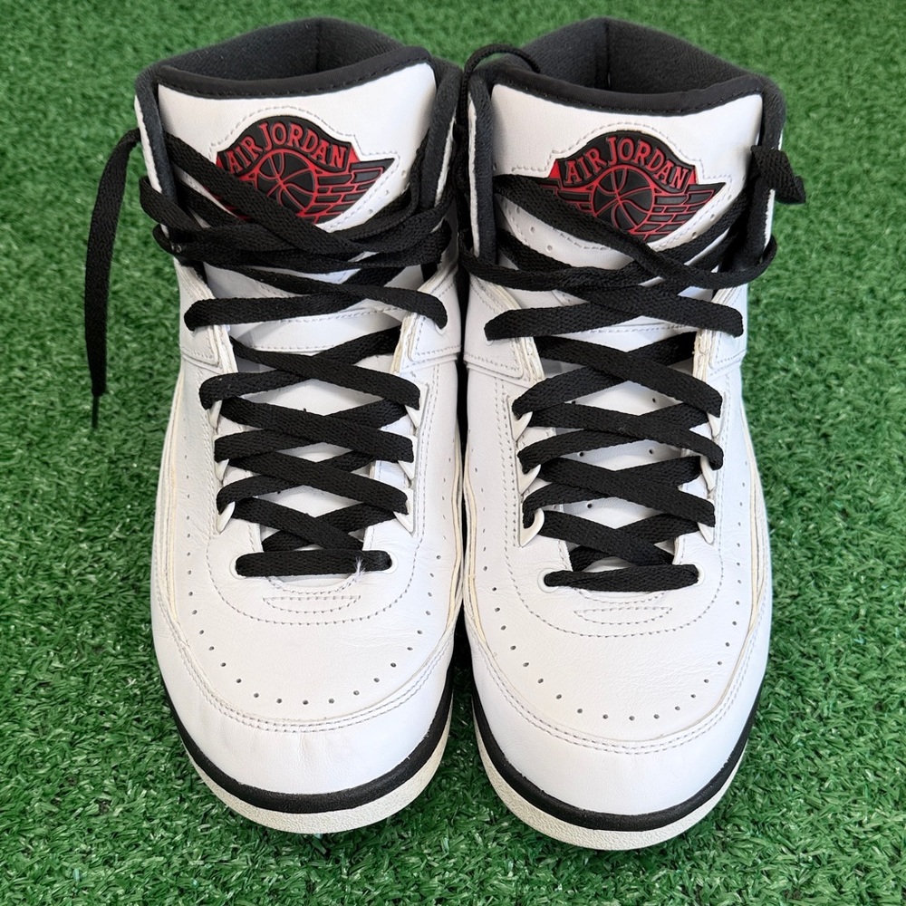 Air Jordan 2 Retro Alumni. Ready to wear. No Box